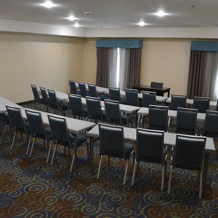 Holiday Inn Express Yorkton East By Ihg Экстерьер фото