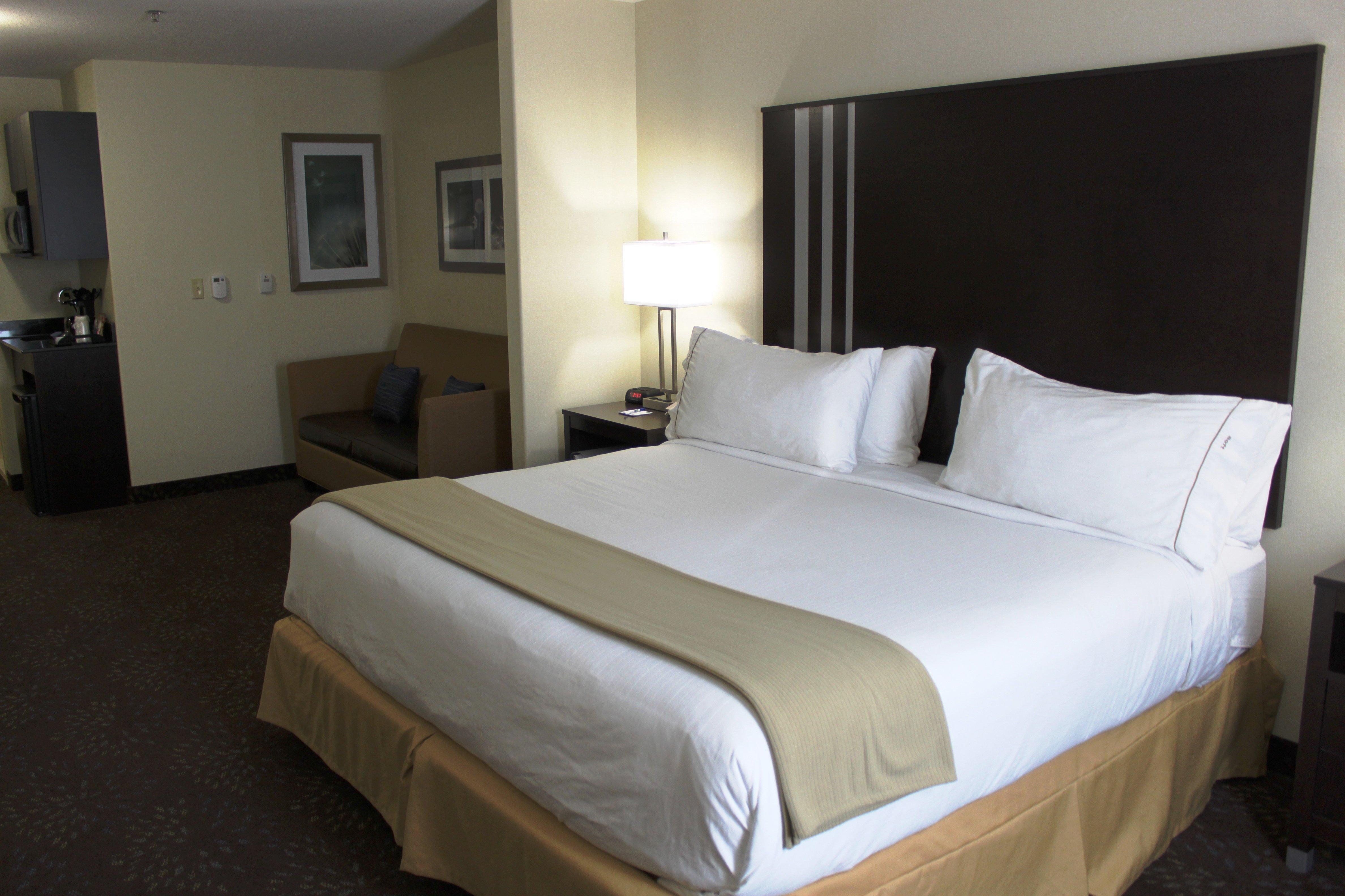 Holiday Inn Express Yorkton East By Ihg Экстерьер фото
