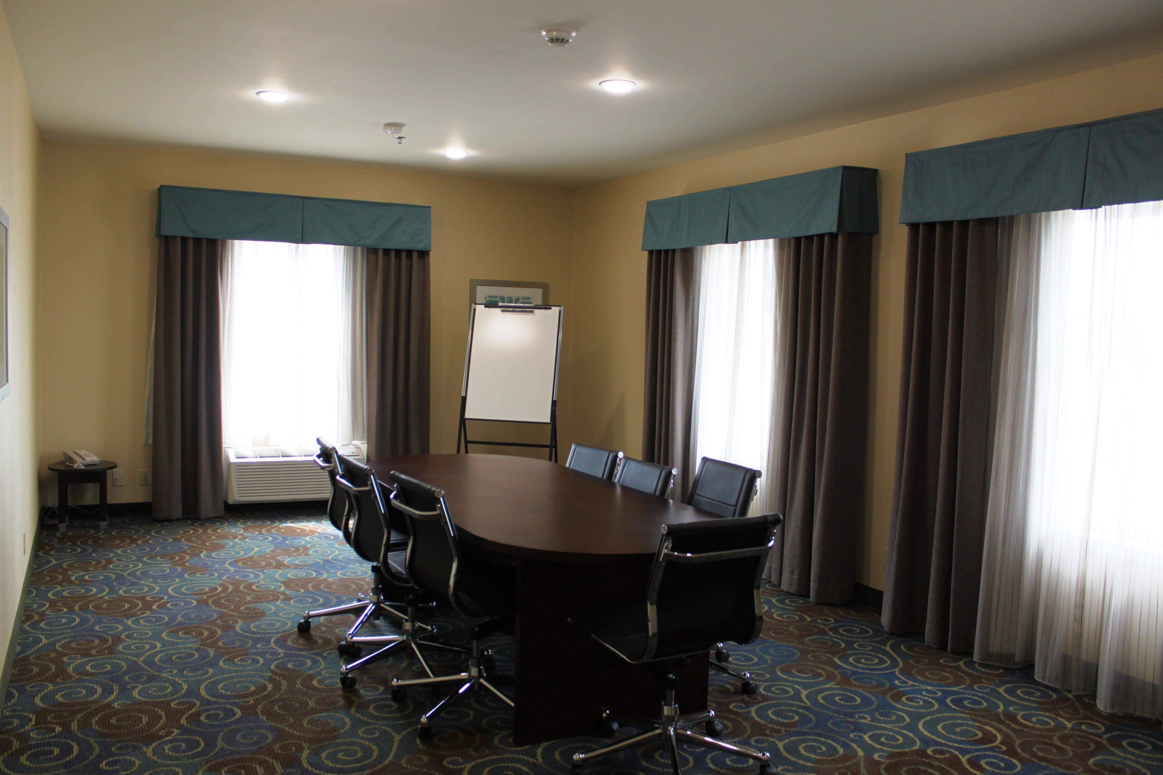 Holiday Inn Express Yorkton East By Ihg Экстерьер фото