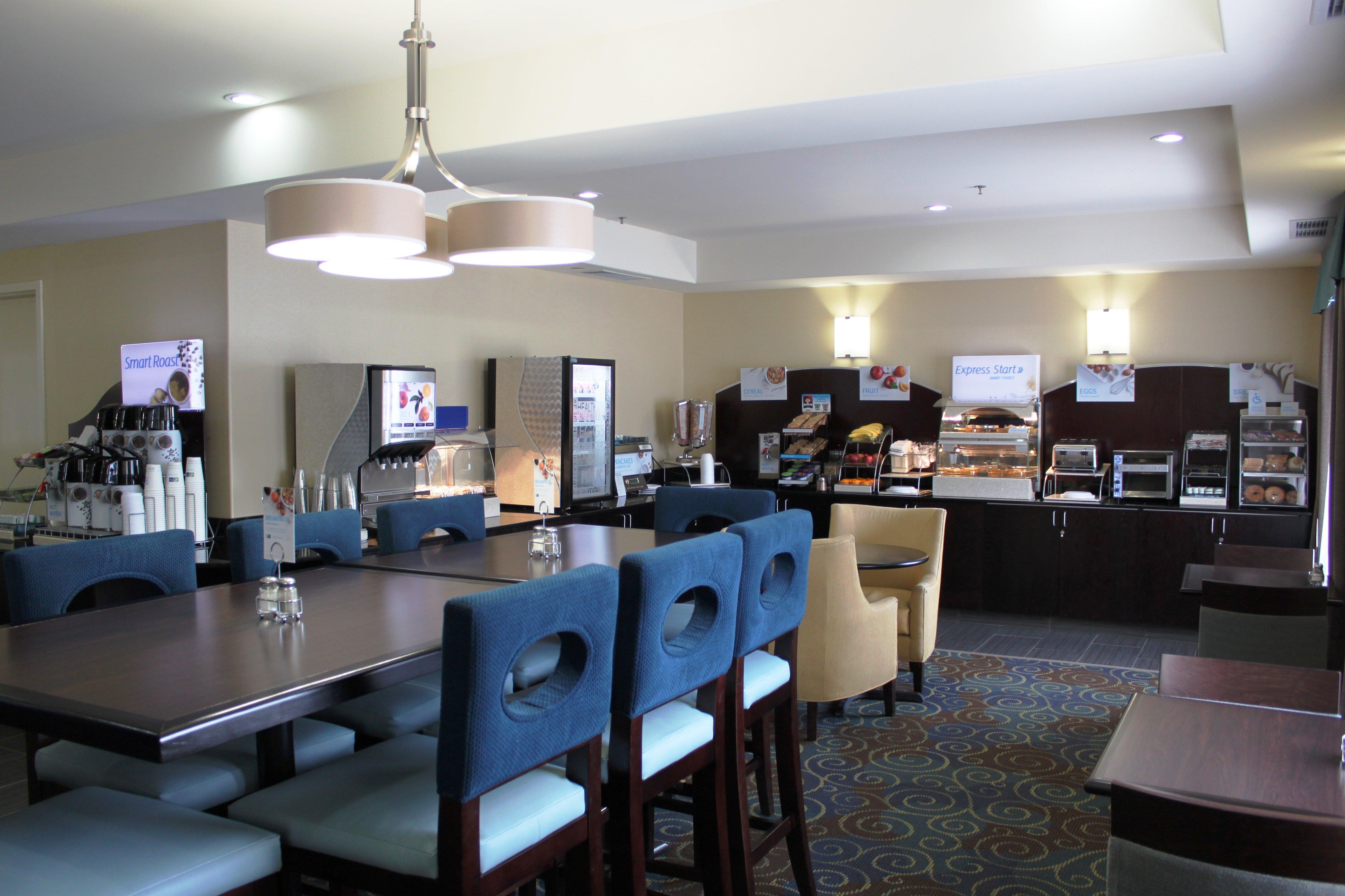 Holiday Inn Express Yorkton East By Ihg Экстерьер фото