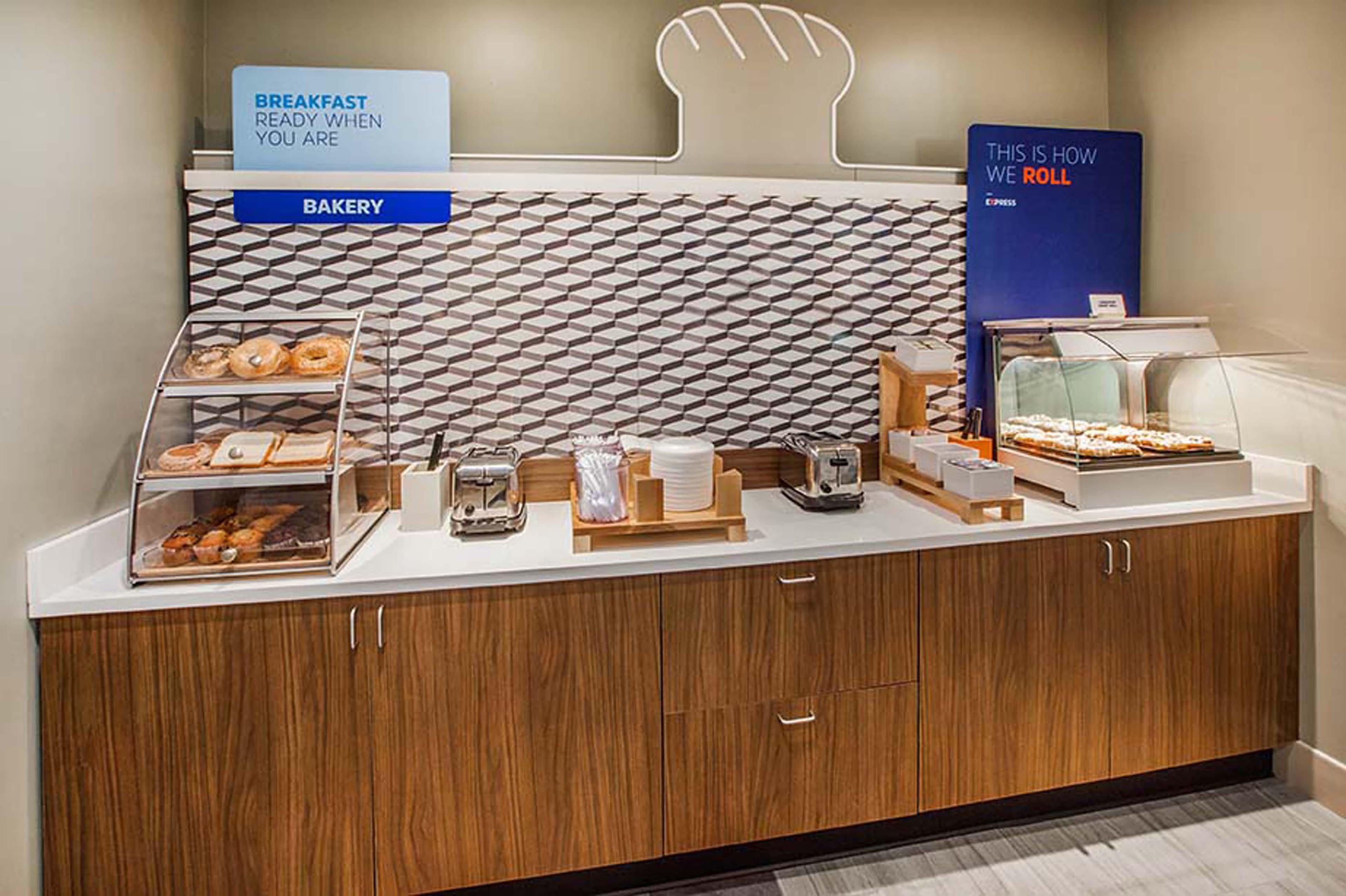 Holiday Inn Express Yorkton East By Ihg Экстерьер фото