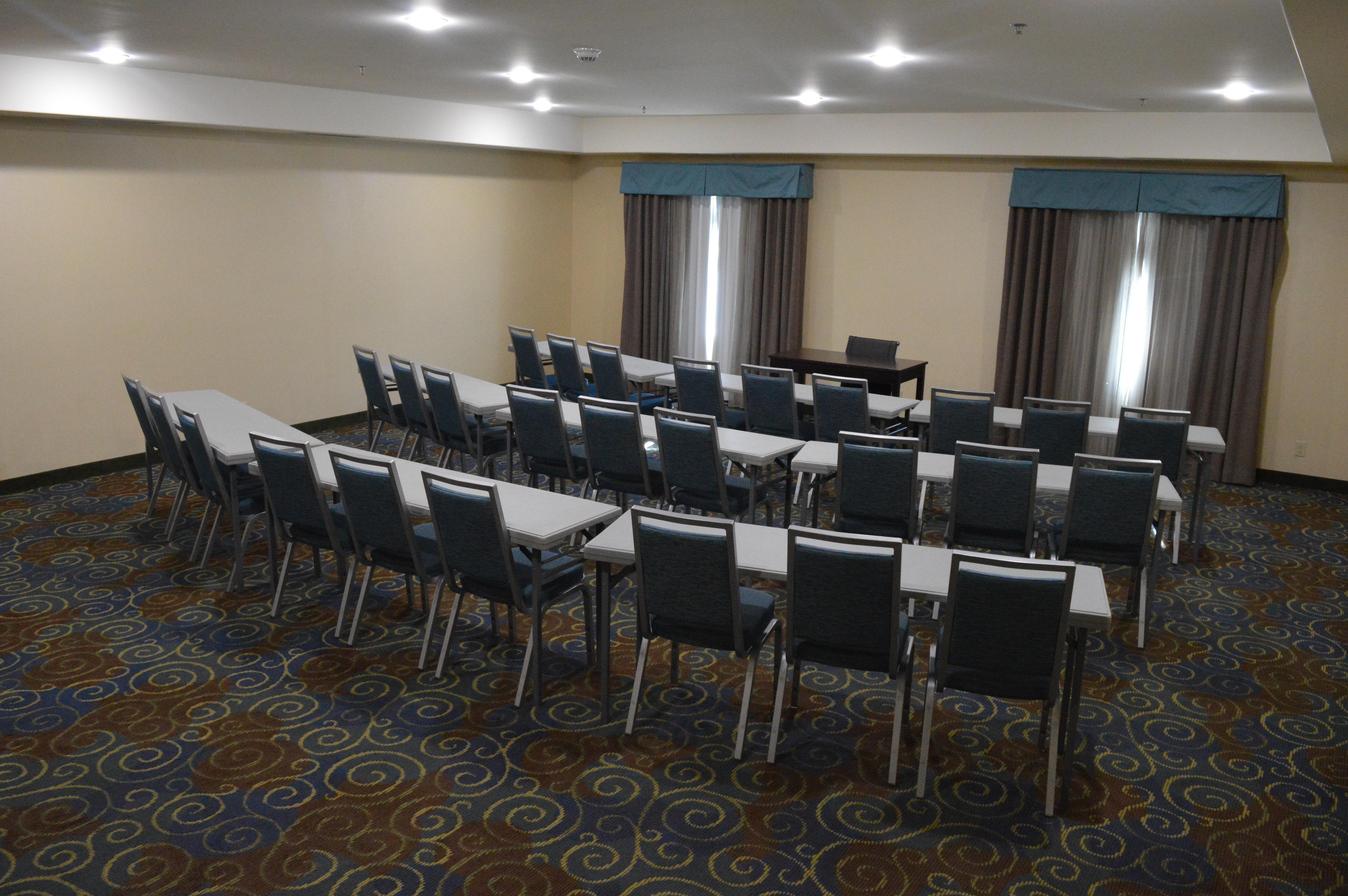 Holiday Inn Express Yorkton East By Ihg Экстерьер фото