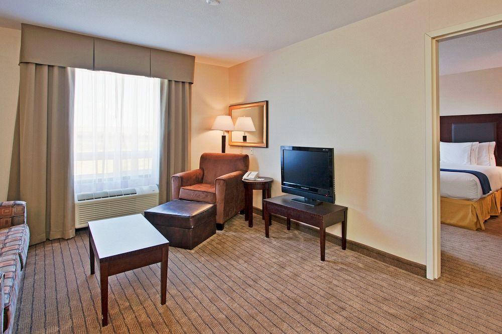 Holiday Inn Express Yorkton East By Ihg Экстерьер фото