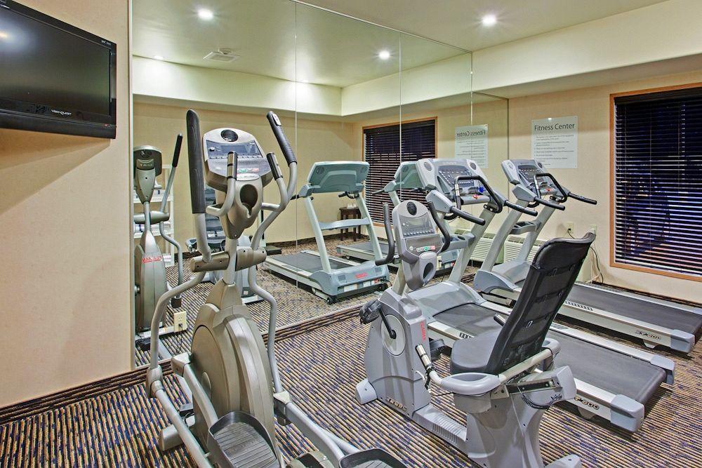 Holiday Inn Express Yorkton East By Ihg Экстерьер фото