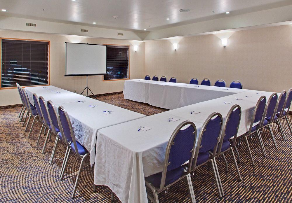 Holiday Inn Express Yorkton East By Ihg Экстерьер фото