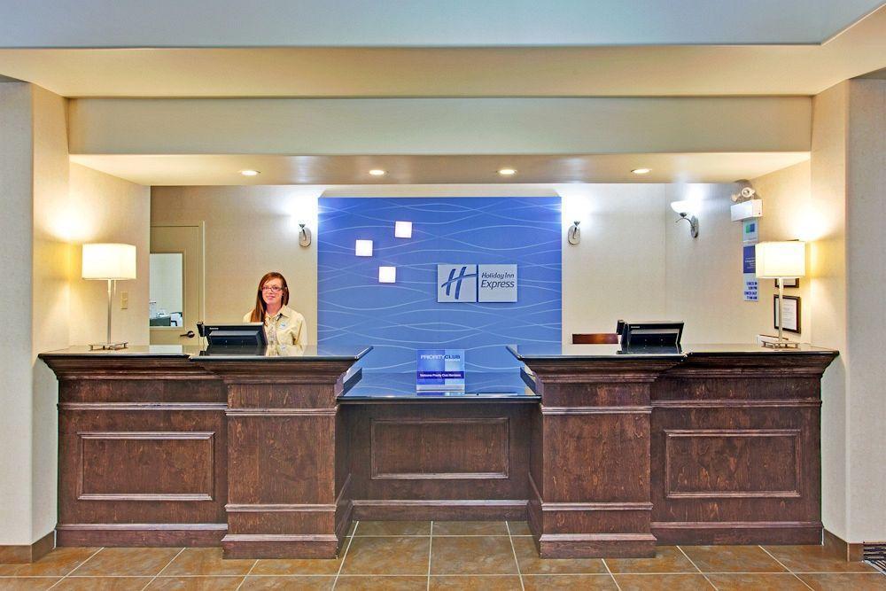 Holiday Inn Express Yorkton East By Ihg Экстерьер фото