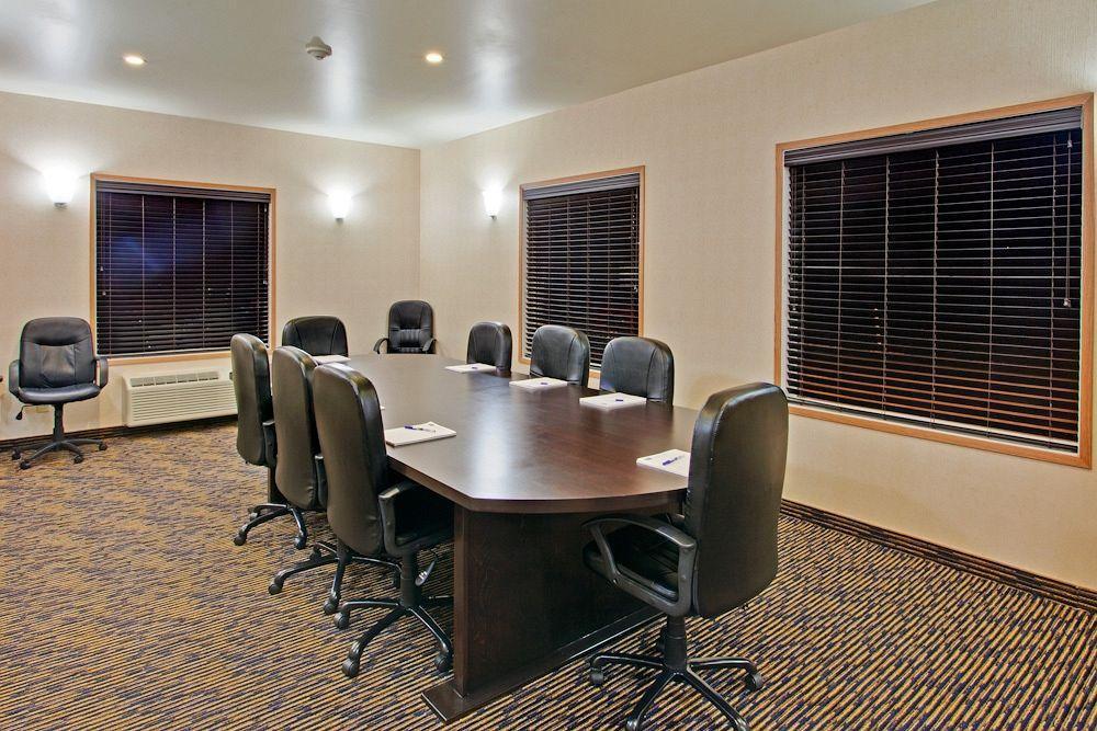 Holiday Inn Express Yorkton East By Ihg Экстерьер фото