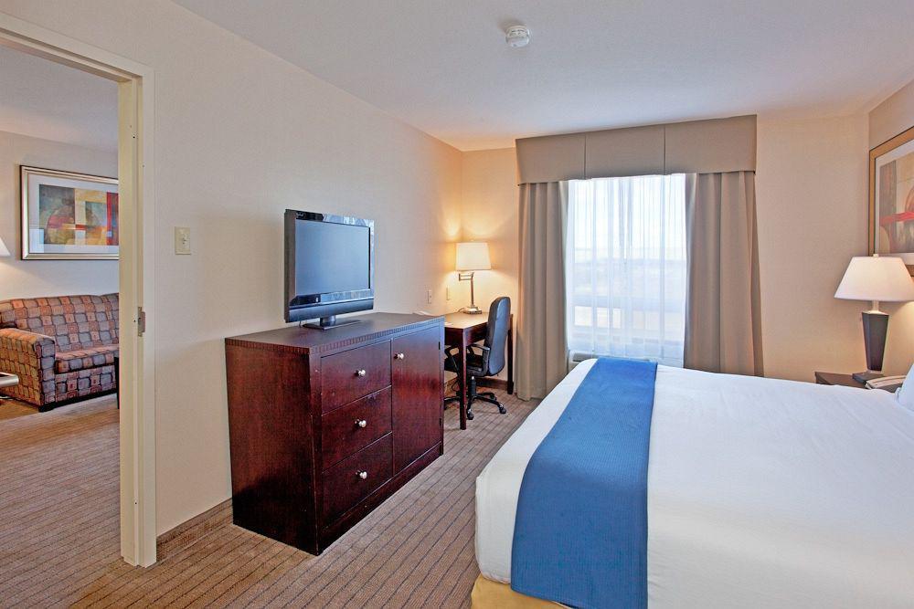 Holiday Inn Express Yorkton East By Ihg Экстерьер фото