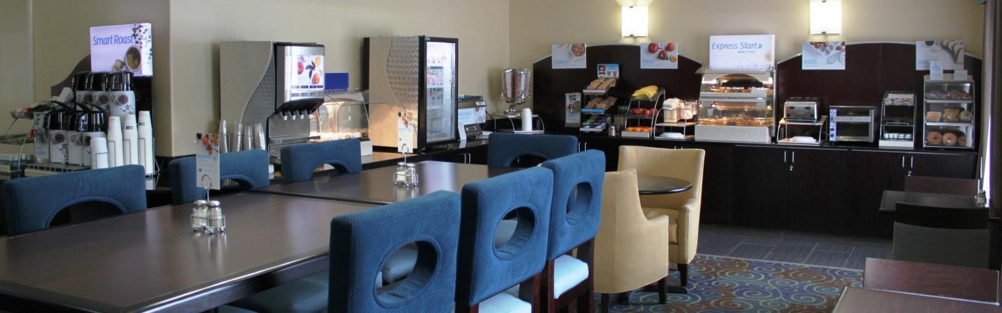 Holiday Inn Express Yorkton East By Ihg Экстерьер фото