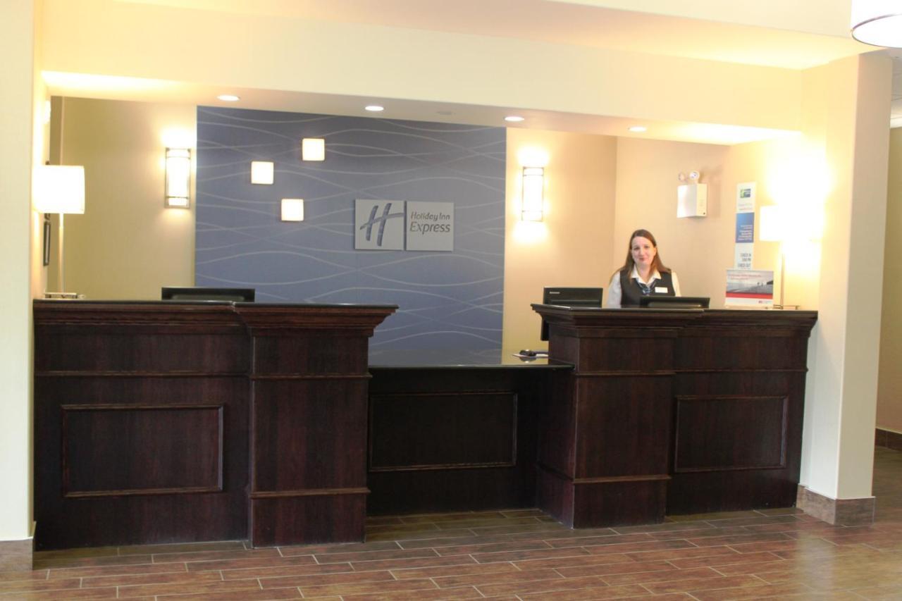 Holiday Inn Express Yorkton East By Ihg Экстерьер фото